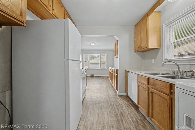 5635 Westpoint Street, Dearborn Heights, MI 48125