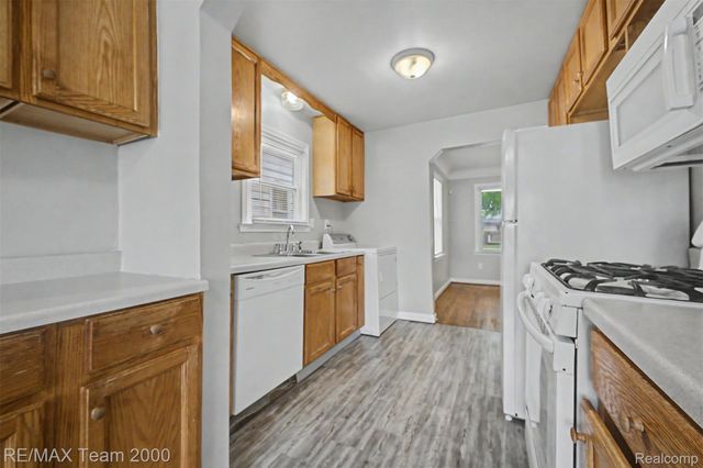 5635 Westpoint Street, Dearborn Heights, MI 48125