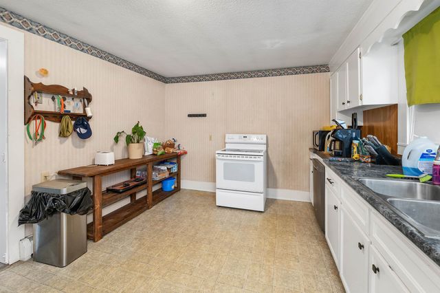 9 Hunt Avenue, Franklin, NH 03235