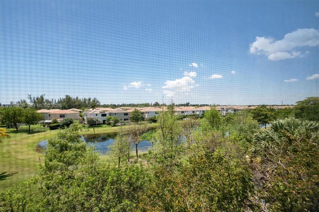 900 NE 195th St 414, Miami, FL 33179