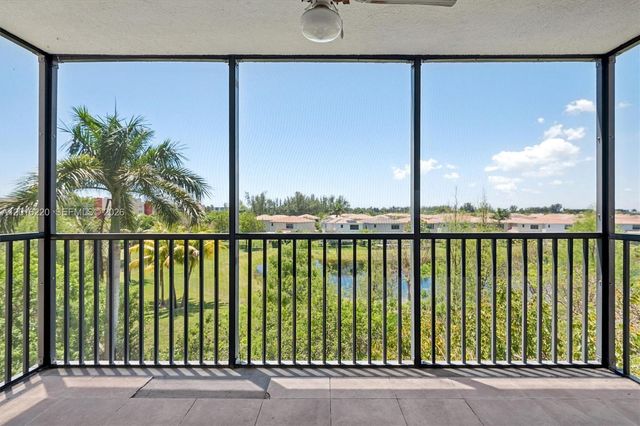 900 NE 195th St 414, Miami, FL 33179