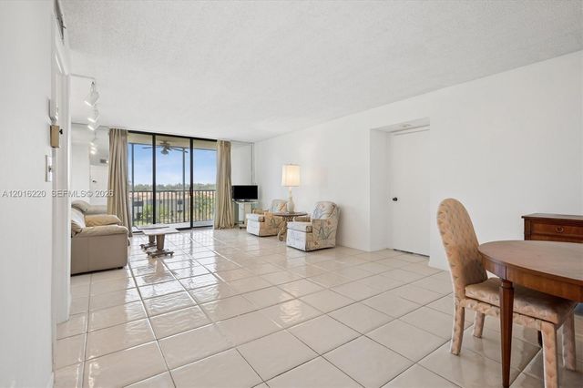 900 NE 195th St 414, Miami, FL 33179