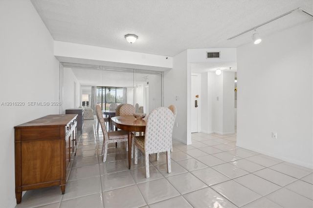 900 NE 195th St 414, Miami, FL 33179
