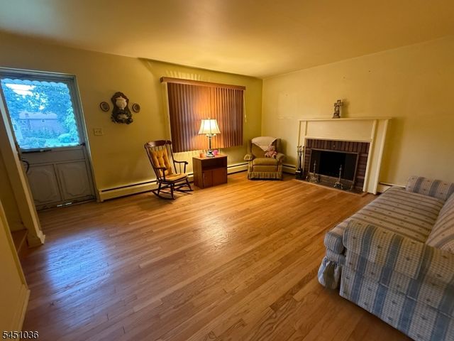 76 Linwood Ave, Midland Park Boro, NJ 07432