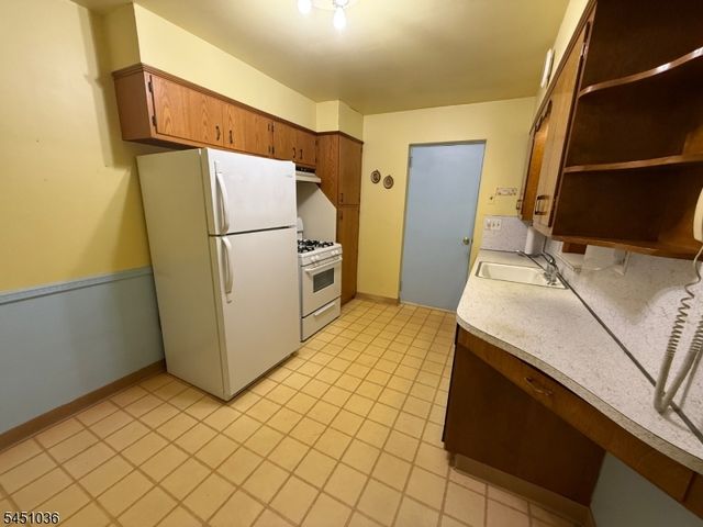 76 Linwood Ave, Midland Park Boro, NJ 07432