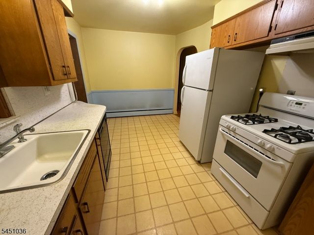 76 Linwood Ave, Midland Park Boro, NJ 07432