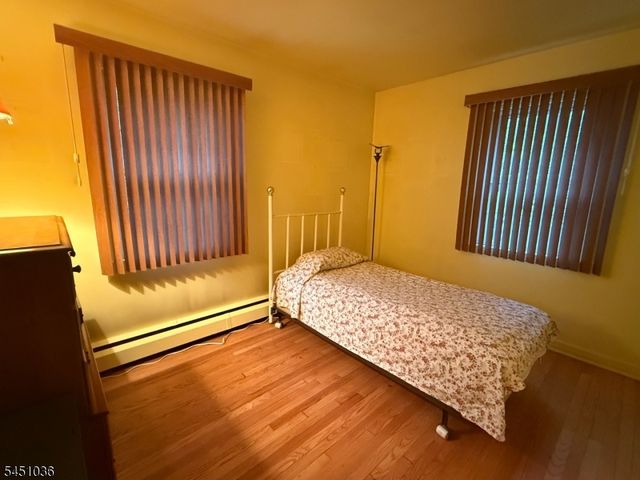 76 Linwood Ave, Midland Park Boro, NJ 07432
