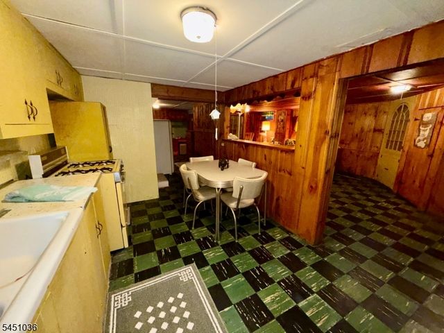 76 Linwood Ave, Midland Park Boro, NJ 07432