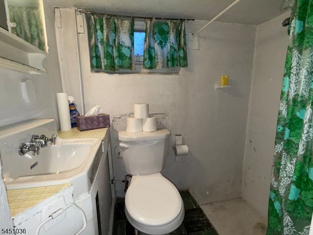 76 Linwood Ave, Midland Park Boro, NJ 07432