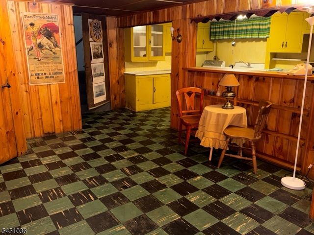 76 Linwood Ave, Midland Park Boro, NJ 07432