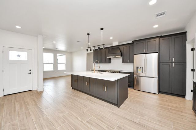 5811 County Road 675b, Rosharon, TX 77583