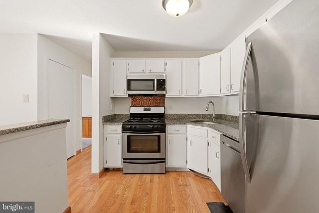 2103 WOODHOLLOW DR, Marlton, NJ 08053