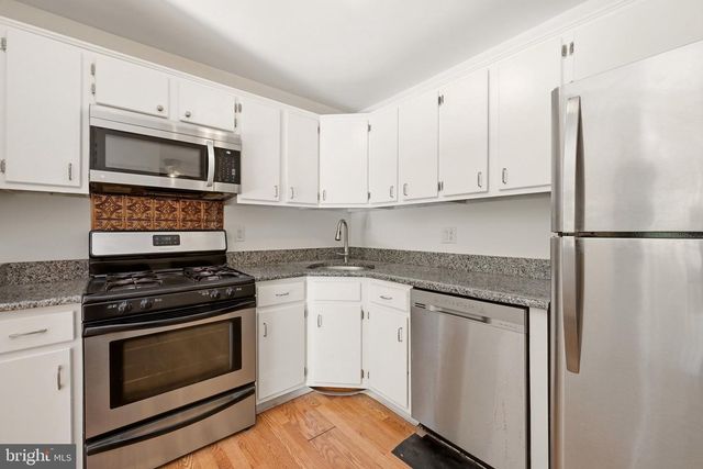 2103 WOODHOLLOW DR, Marlton, NJ 08053