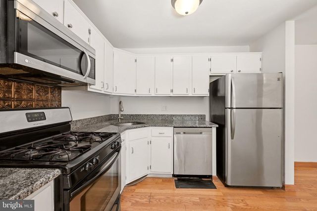 2103 WOODHOLLOW DR, Marlton, NJ 08053
