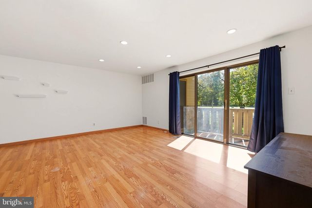 2103 WOODHOLLOW DR, Marlton, NJ 08053
