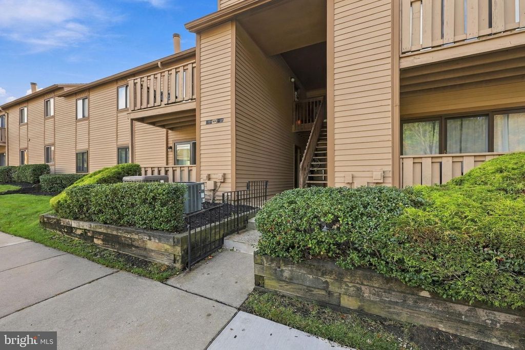 2103 WOODHOLLOW DR, Marlton, NJ 08053
