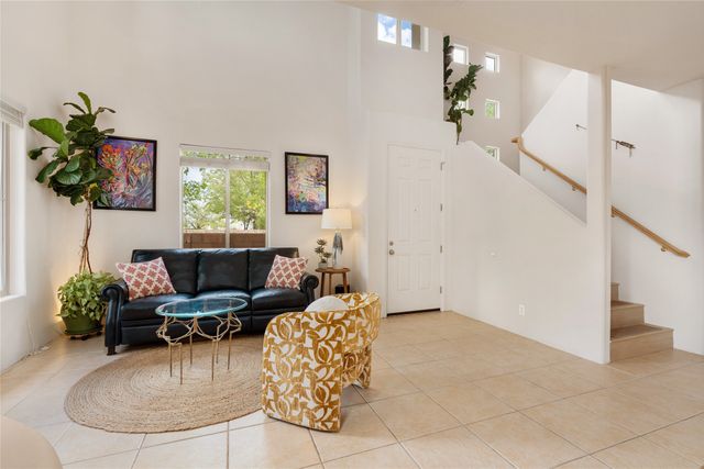 13 Saddleback Mesa, Santa Fe, NM 87508