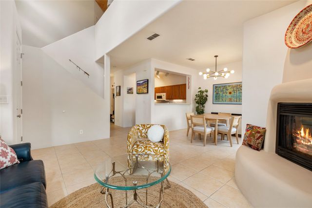 13 Saddleback Mesa, Santa Fe, NM 87508