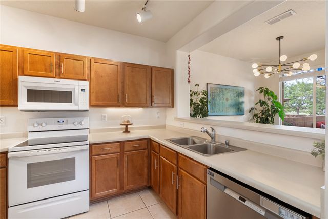13 Saddleback Mesa, Santa Fe, NM 87508