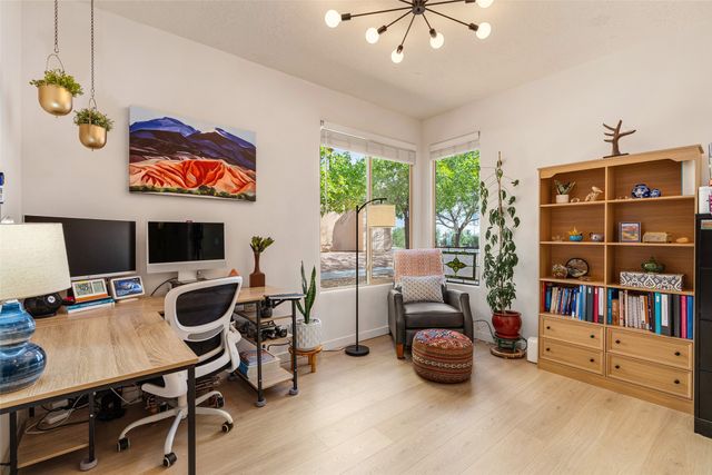 13 Saddleback Mesa, Santa Fe, NM 87508