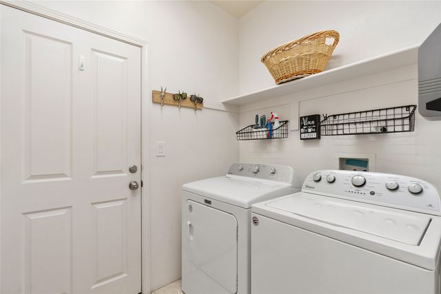 13 Saddleback Mesa, Santa Fe, NM 87508