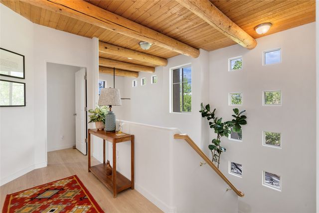 13 Saddleback Mesa, Santa Fe, NM 87508