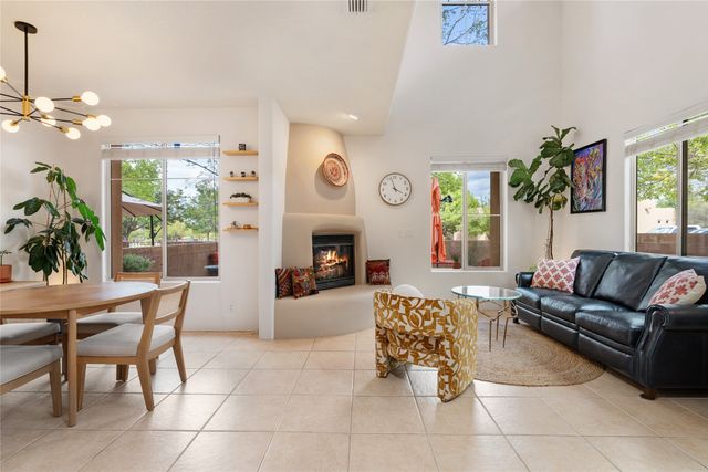 13 Saddleback Mesa, Santa Fe, NM 87508