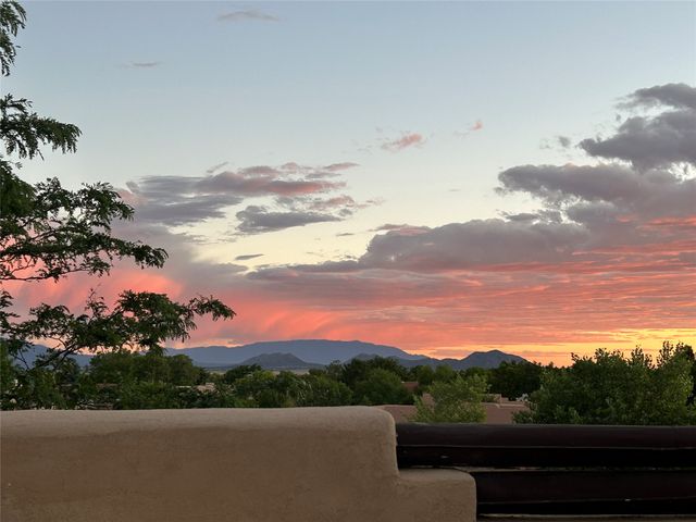 13 Saddleback Mesa, Santa Fe, NM 87508