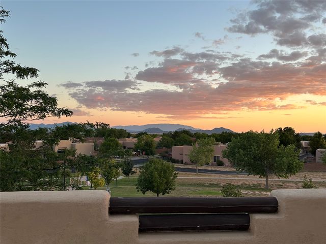 13 Saddleback Mesa, Santa Fe, NM 87508