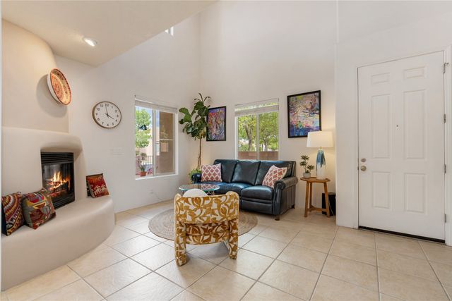 13 Saddleback Mesa, Santa Fe, NM 87508