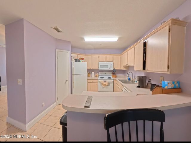 1701 THE GREENS Way 1321, Jacksonville Beach, FL 32250
