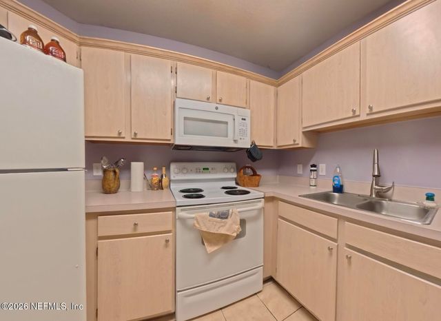 1701 THE GREENS Way 1321, Jacksonville Beach, FL 32250