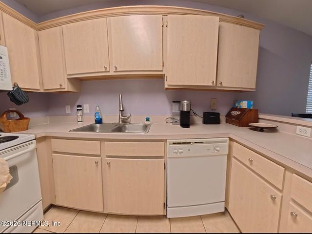 1701 THE GREENS Way 1321, Jacksonville Beach, FL 32250