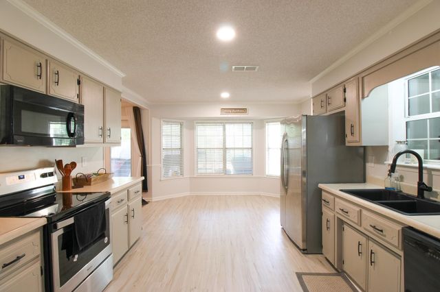 2821 Clayton Drive, Other Georgia, GA 31602