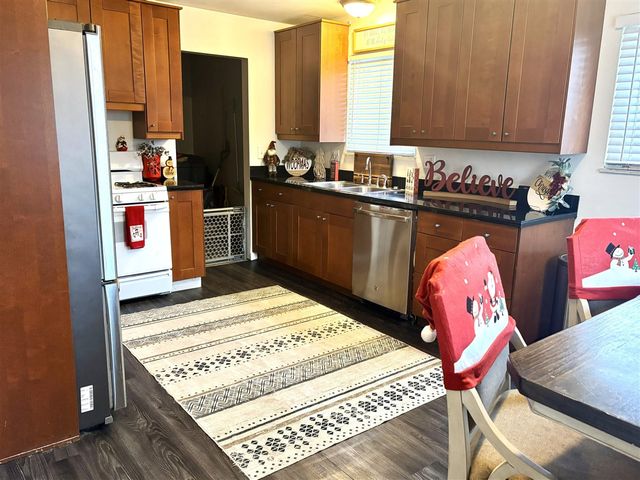 1704 E Meyers Avenue, Hazel Park, MI 48030