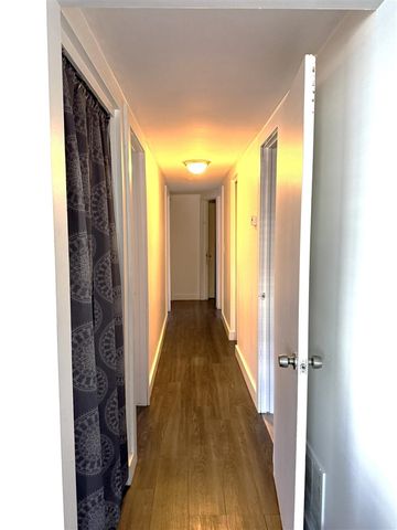 1704 E Meyers Avenue, Hazel Park, MI 48030