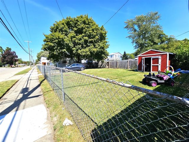 1704 E Meyers Avenue, Hazel Park, MI 48030