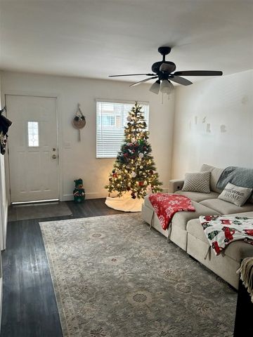 1704 E Meyers Avenue, Hazel Park, MI 48030