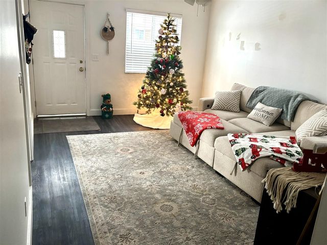 1704 E Meyers Avenue, Hazel Park, MI 48030