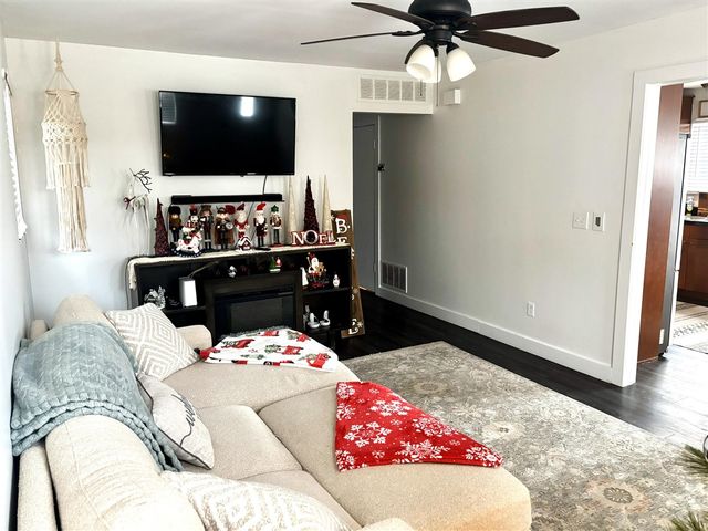 1704 E Meyers Avenue, Hazel Park, MI 48030