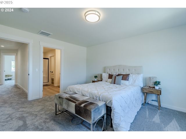 741 Periander Way, Harrisburg, OR 97446