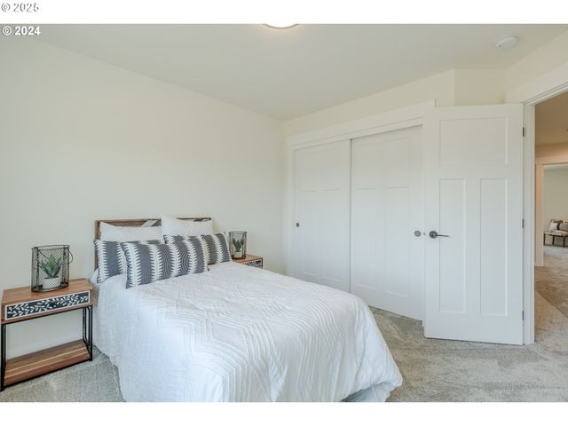 741 Periander Way, Harrisburg, OR 97446