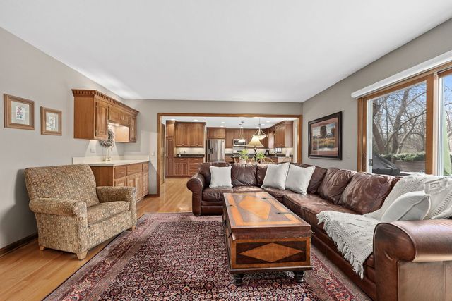 1310 Champion Forest Court, Wheaton, IL 60187