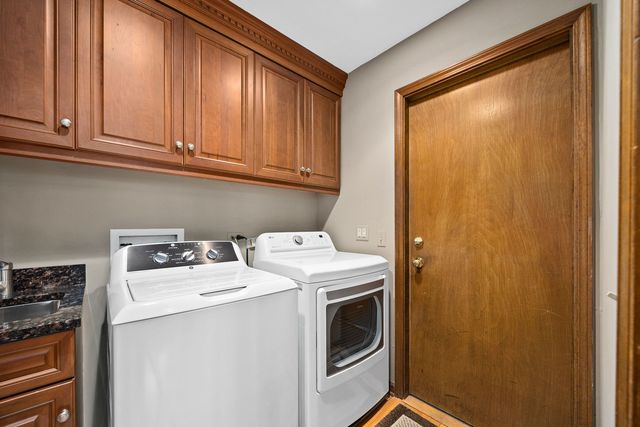 1310 Champion Forest Court, Wheaton, IL 60187