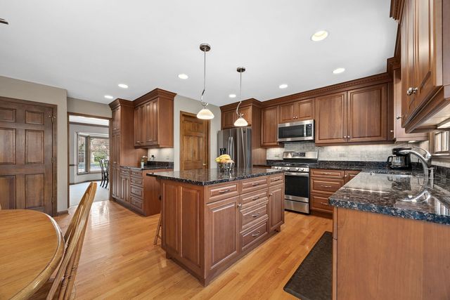 1310 Champion Forest Court, Wheaton, IL 60187