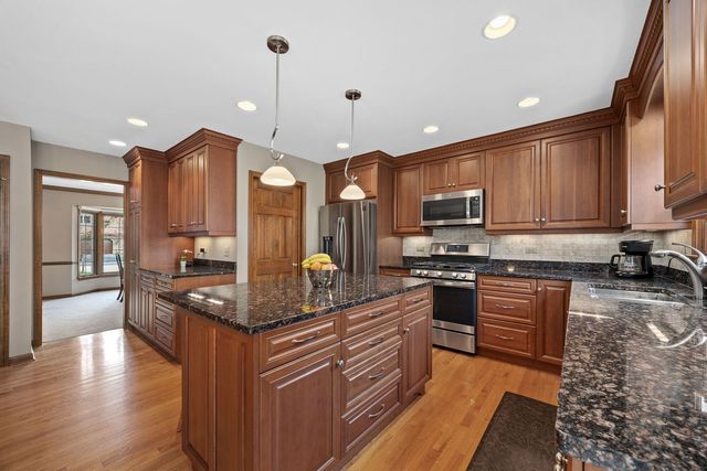 1310 Champion Forest Court, Wheaton, IL 60187