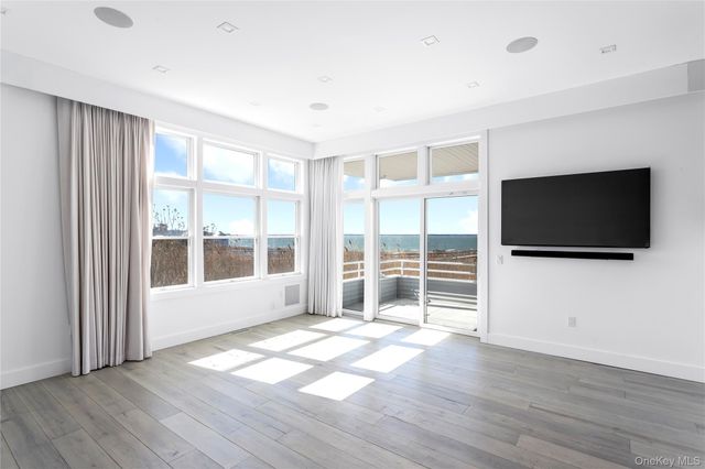 580 Dune Road 5, Westhampton, NY 11978