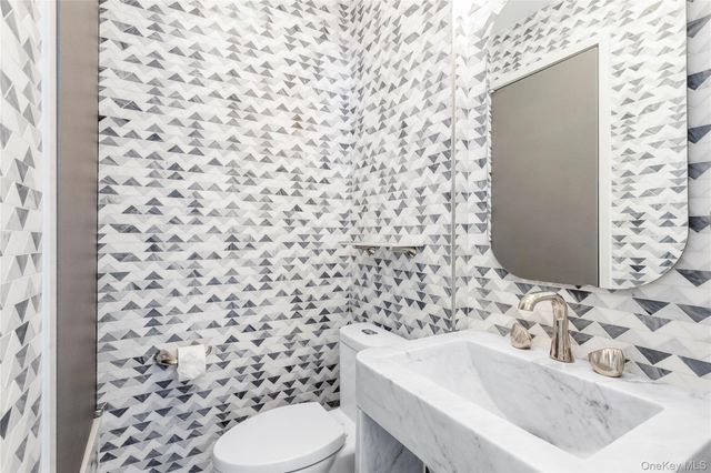 580 Dune Road 5, Westhampton, NY 11978