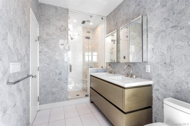 580 Dune Road 5, Westhampton, NY 11978