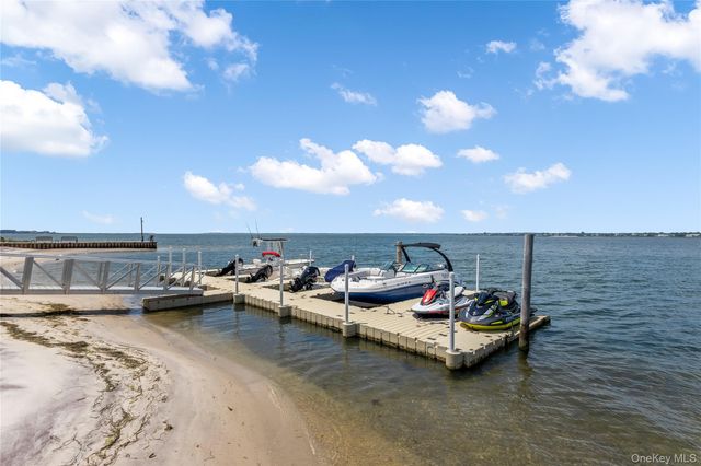 580 Dune Road 5, Westhampton, NY 11978